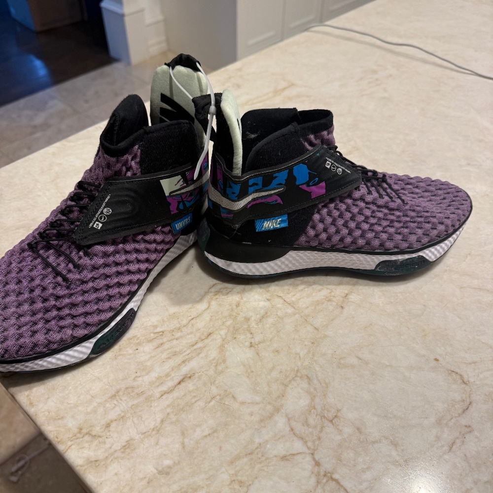 Nike Air Zoom Unvrs Vivid Purple